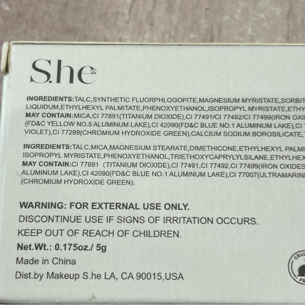 She Eye Shadow Palette 3 Shades of Eyeshadow NIB - Picture 4 of 5